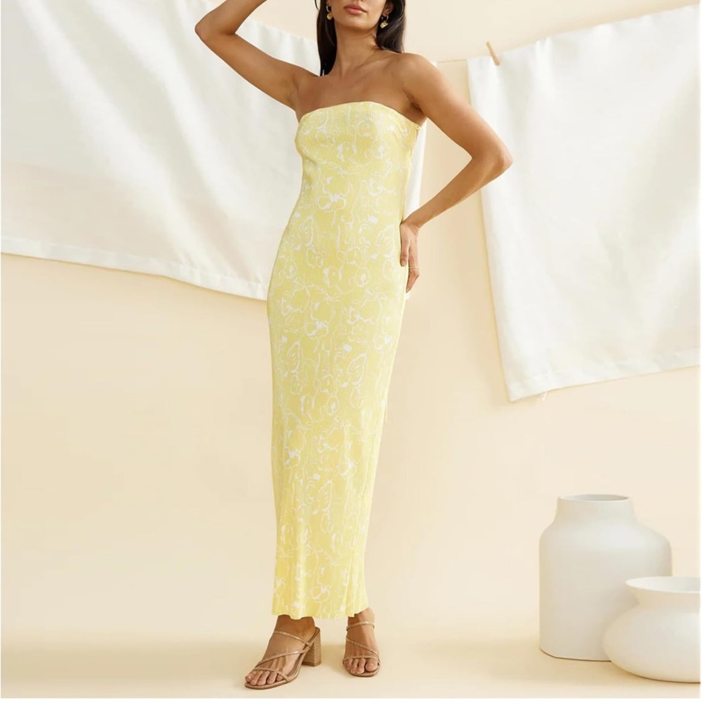 Women’s strapless tube dress in yellow